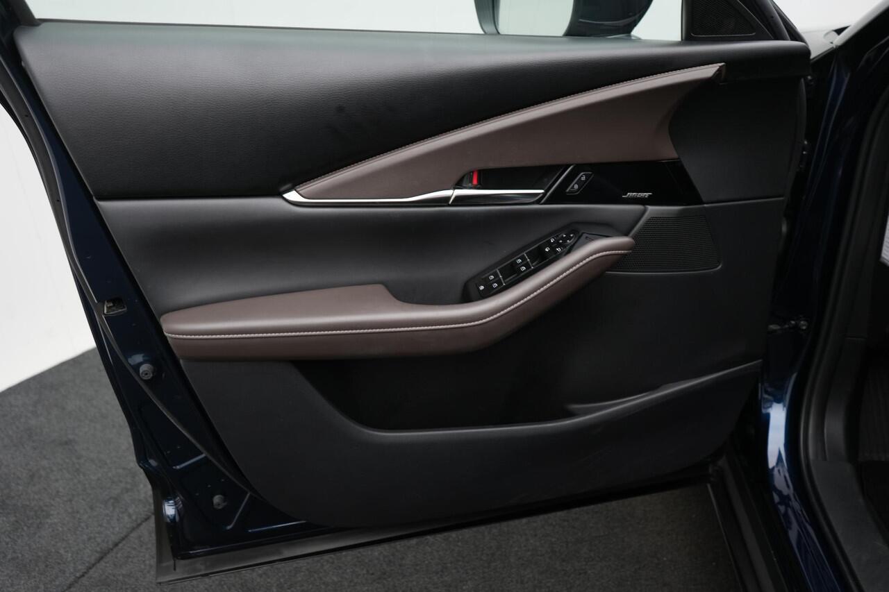 Mazda CX-30 2.0 SkyActiv-X Luxury automaat met all-weather banden : dealer onderhouden