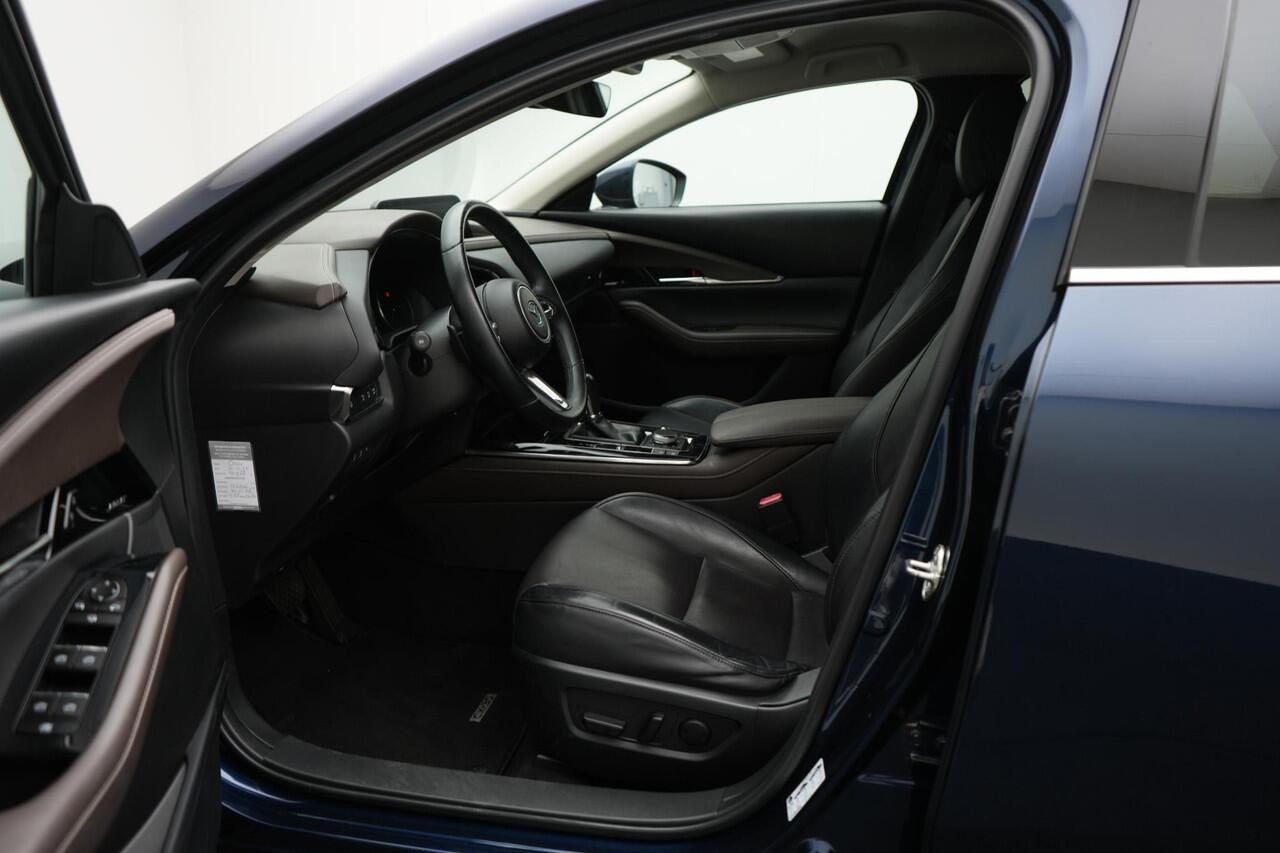 Mazda CX-30 2.0 SkyActiv-X Luxury automaat met all-weather banden : dealer onderhouden