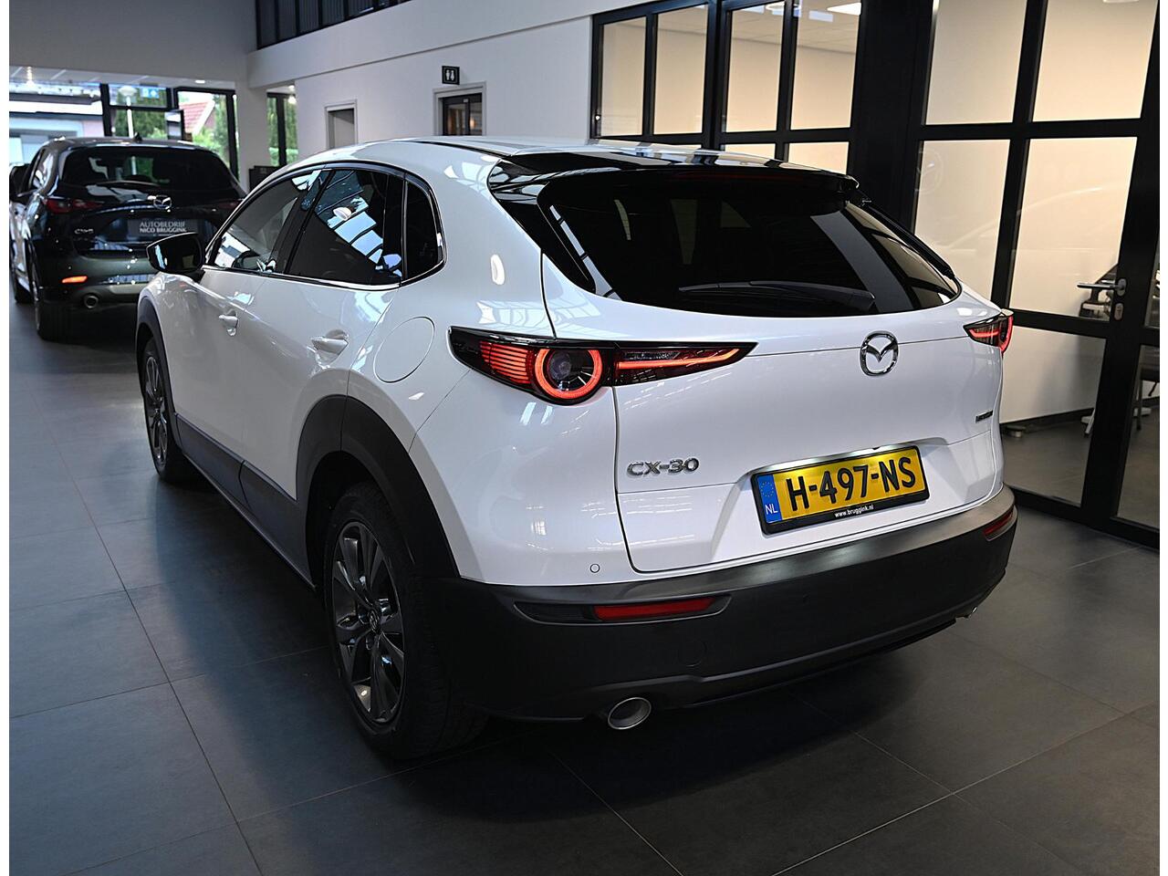 Mazda CX-30 e-SkyActiv-X 180 6MT Luxury met I-activsense *Dealeronderhouden* *All-in prijs*