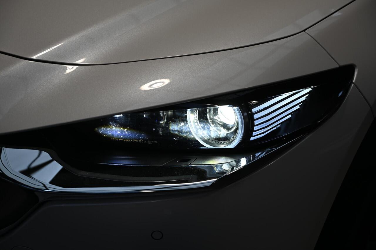 Mazda CX-30 e-SkyActiv-X 180 6MT Luxury met I-activsense *Dealeronderhouden* *All-in prijs*