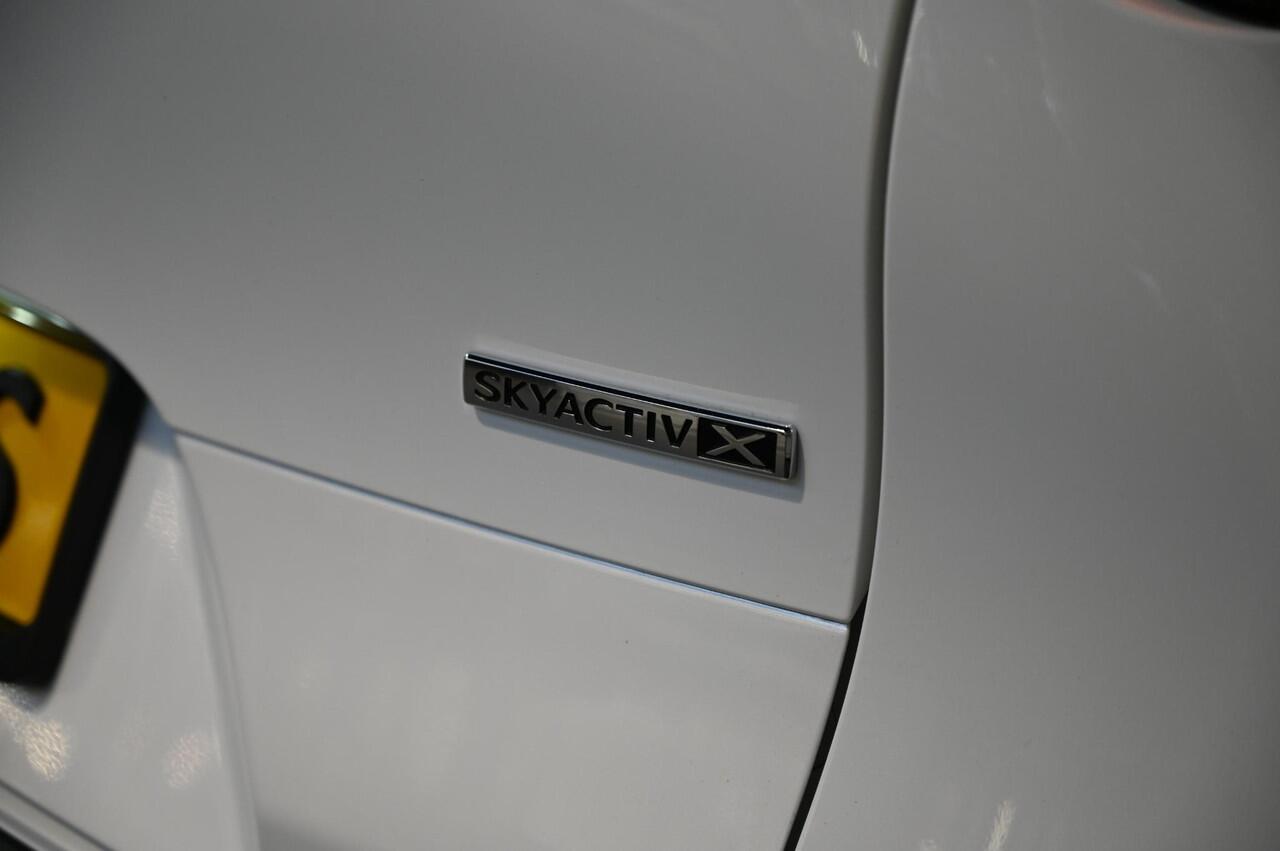 Mazda CX-30 e-SkyActiv-X 180 6MT Luxury met I-activsense *Dealeronderhouden* *All-in prijs*