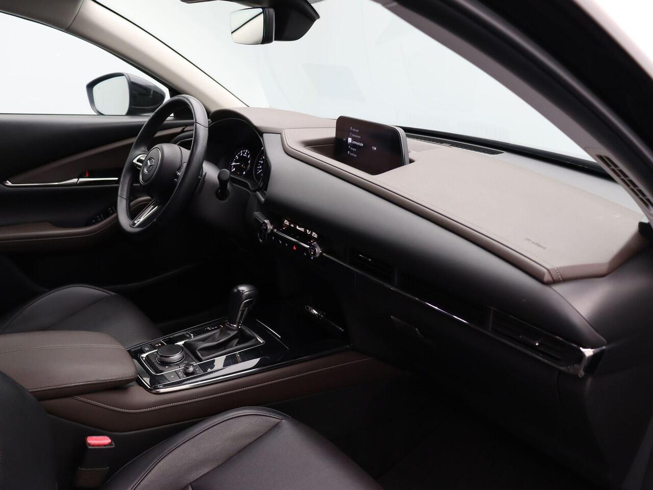 Mazda CX-30 2.0 e-SkyActiv-X M Hybrid Luxury | Bose Audio| Stuur en Stoelverwarming | Lederen Bekleding | Keyless Entry |