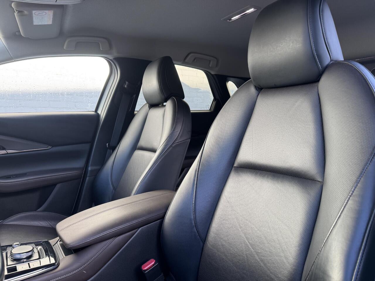 Mazda CX-30 2.0 e-SkyActiv-G M Hybrid Comfort / Trekhaak / BOSE / 360 Camera /Adaptieve Cruise Control / Head-up display / Navigatie / Stoel & Stuurverwarming / Lederen bekleding / Apple Carplay & Android Auto / Dodehoek detectie /