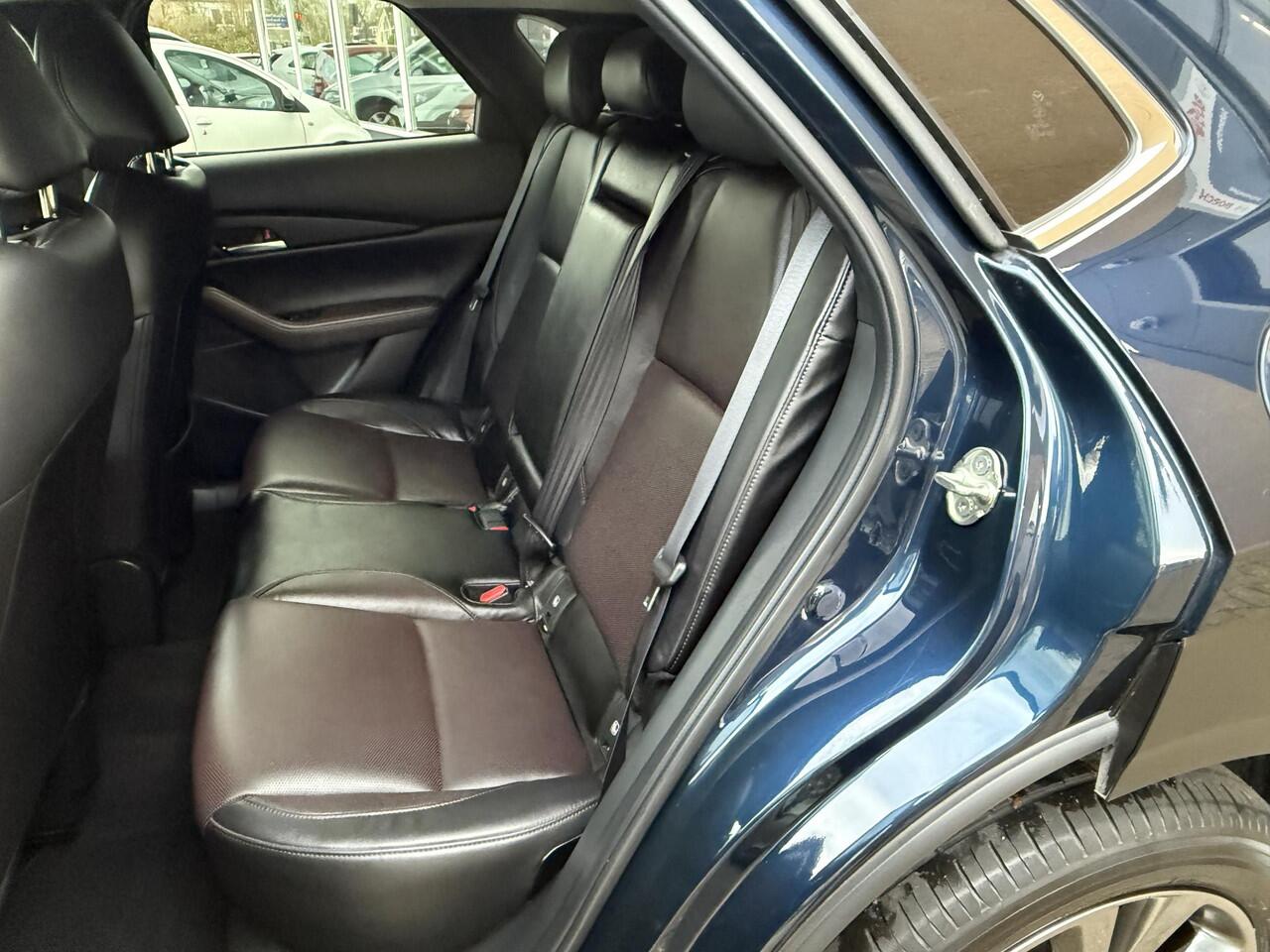 Mazda CX-30 2.0 e-SkyActiv-X M Hybrid Luxury Automaat / Airco clima/ Navigatie/ Cruise/ Apple carplay/ PDC/ Camera/ LED/ Lederen bekl.