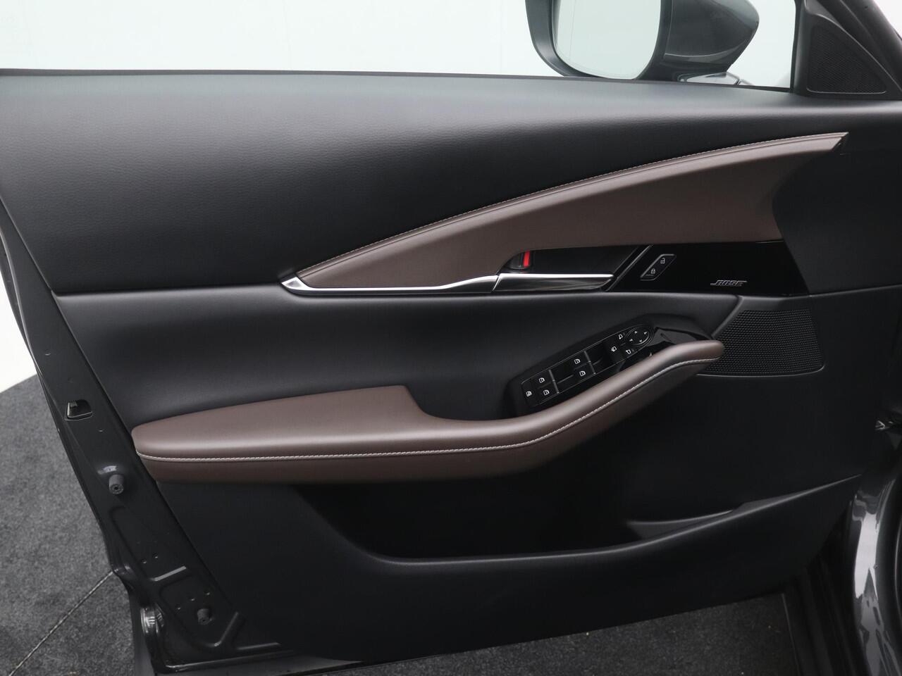 Mazda CX-30 2.0 SkyActiv-X Luxury met afneembare trekhaak : dealer onderhouden