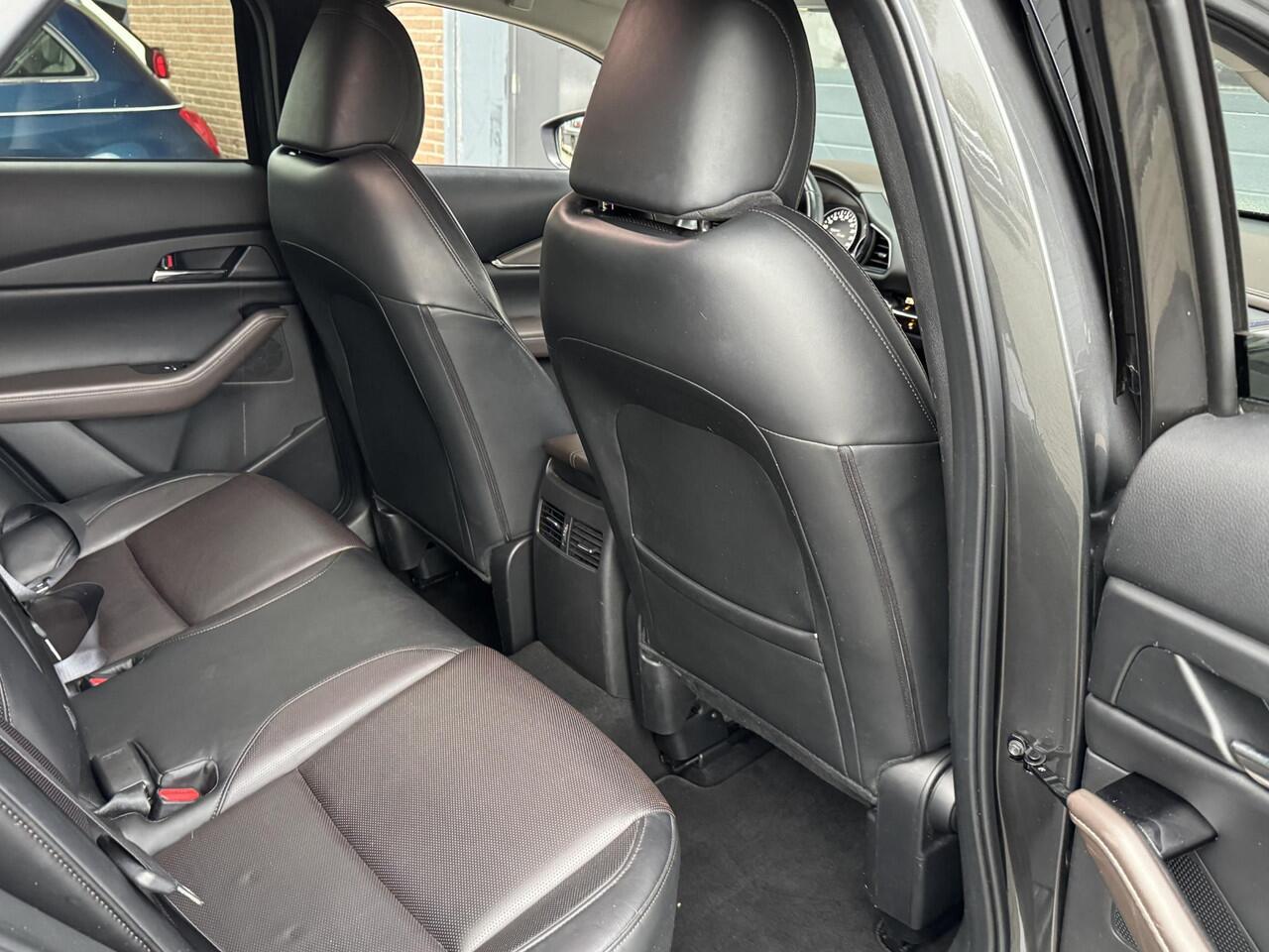 Mazda CX-30 2.0 E-SKYACTIV M HYBRID LUXURY I AUTOMAAT I P-CAMERA I CLIMATE CONTROL I APPLE CARPLAY I LEDEREN BEKLEDING