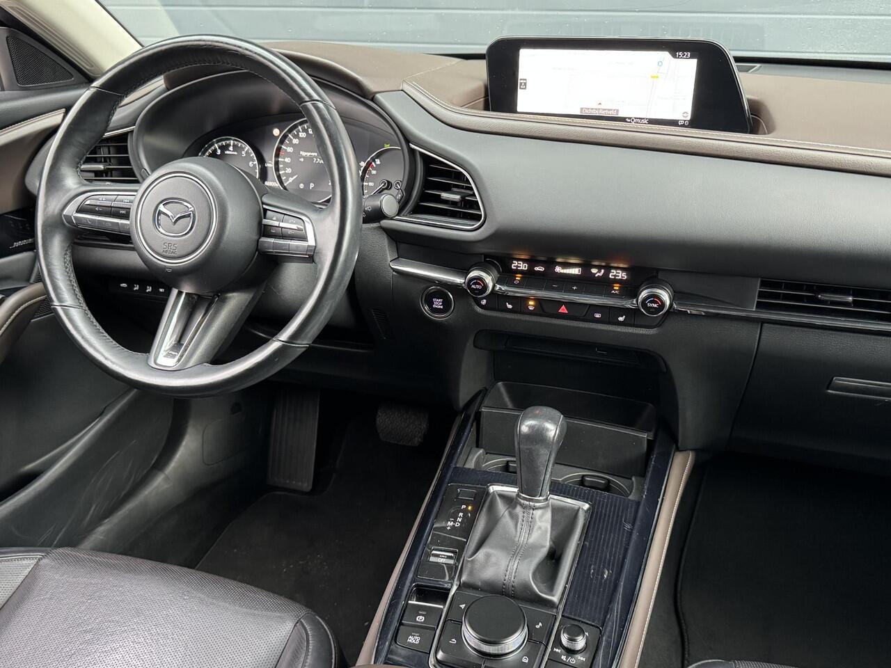 Mazda CX-30 2.0 E-SKYACTIV M HYBRID LUXURY I AUTOMAAT I P-CAMERA I CLIMATE CONTROL I APPLE CARPLAY I LEDEREN BEKLEDING