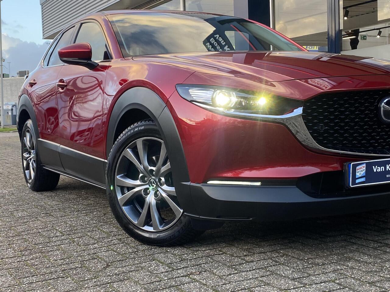 Mazda CX-30 2.0 e-SkyActiv-X M Hybrid Luxury / Automaat / NL-Auto / 1e-Eigenaar / Adaptieve Cruise-Control Stop&Go / Stoelverwarming / Stuurverwarming / Elektr.-Stoelen met Geheugen / Climate-Control / Apple-Carplay & Android-Auto / Head-Up-Display / Elektr.-Achterkl