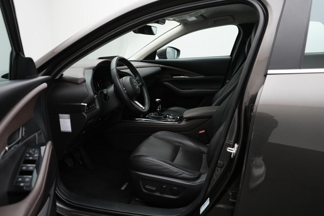 Mazda CX-30 2.0 SkyActiv-X Comfort met leer pakket en all-weather banden : dealer onderhouden