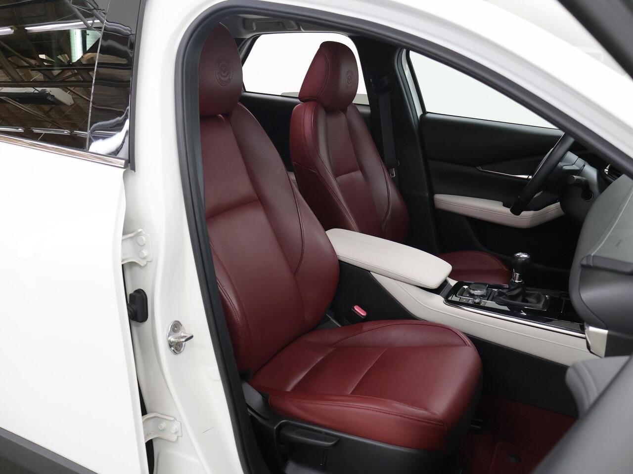 Mazda CX-30 2.0 e-SkyActiv-X M Hybrid100th Anniversary Ed. | Schuif/Kanteldak | Lederen Interieur | Navigatie | 360 Camera | DAB | Stoel/Stuurverwarming | Adaptieve Cruise Control | Ele.verstelbare stoel + geheugen | Bose Audio |
