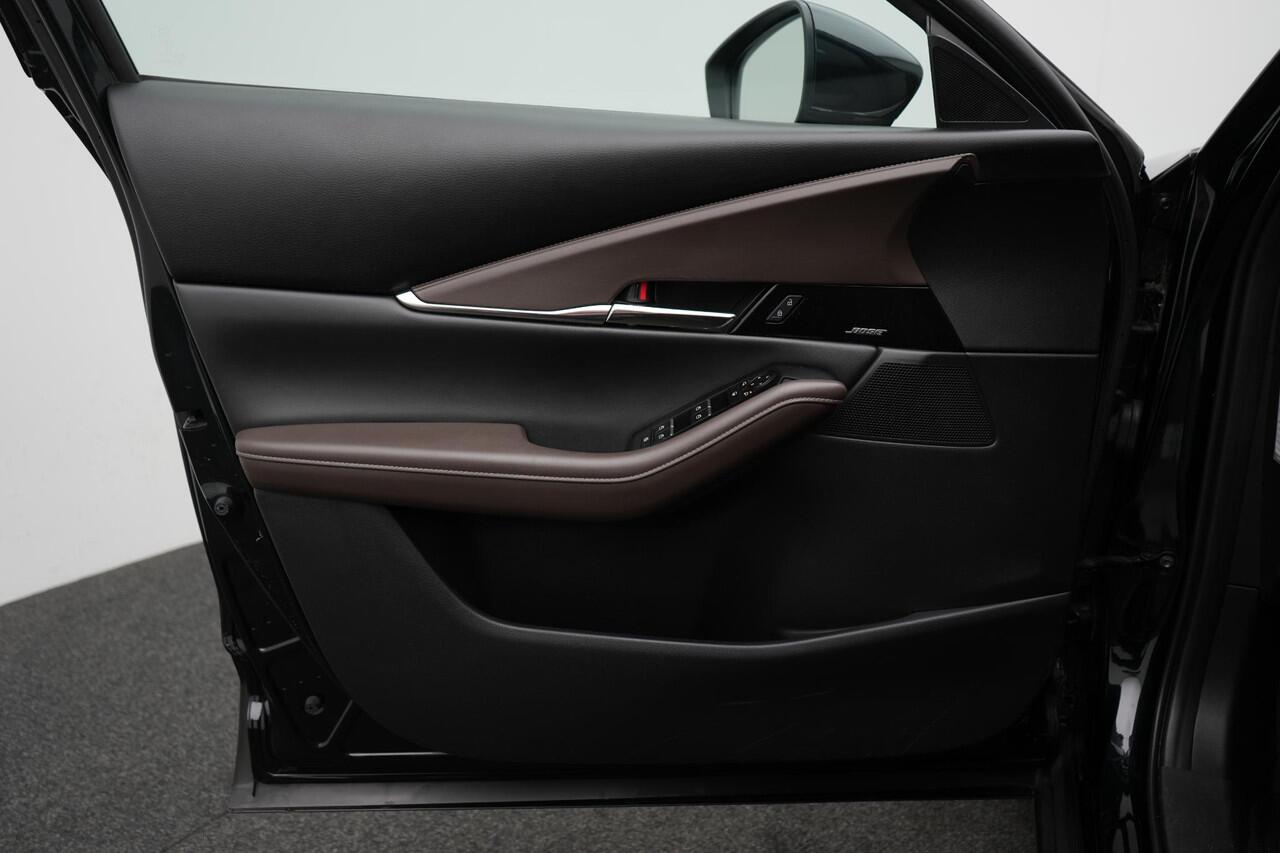 Mazda CX-30 2.0 e-SkyActiv-X Luxury i-Activesense automaat met afneembare trekhaak : dealer onderhouden