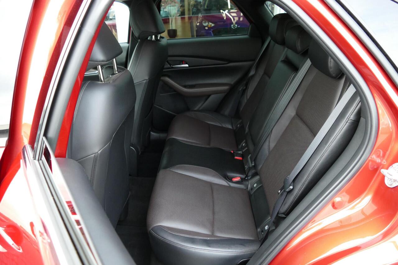 Mazda CX-30 2.0 e-SkyActiv-X M Hybrid Luxury | I-Activsense Pack | Lederen stoelen | Camera | Rijklaaprijs |