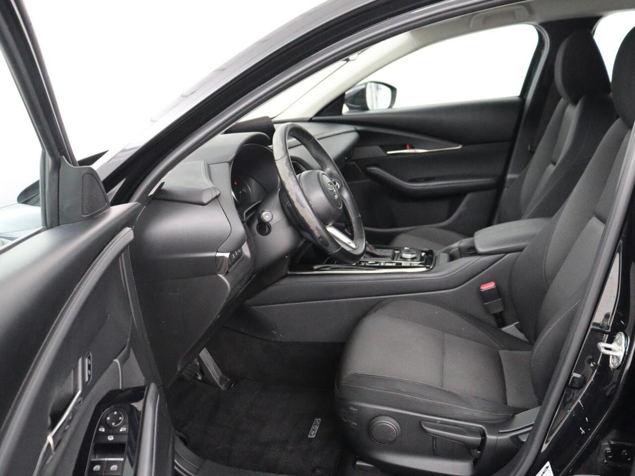 Mazda CX-30 2.0 e-SkyActiv-X M Hybrid Comfort | Stoelverwarming | Head-Up | Camera | Carplay | Adaptive cruise | Navigatie | Stuurverwarming | 18'' | Keyless | Full LED | Climate control