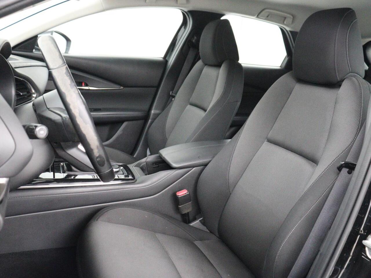 Mazda CX-30 2.0 e-SkyActiv-X M Hybrid Comfort | Stoelverwarming | Head-Up | Camera | Carplay | Adaptive cruise | Navigatie | Stuurverwarming | 18'' | Keyless | Full LED | Climate control