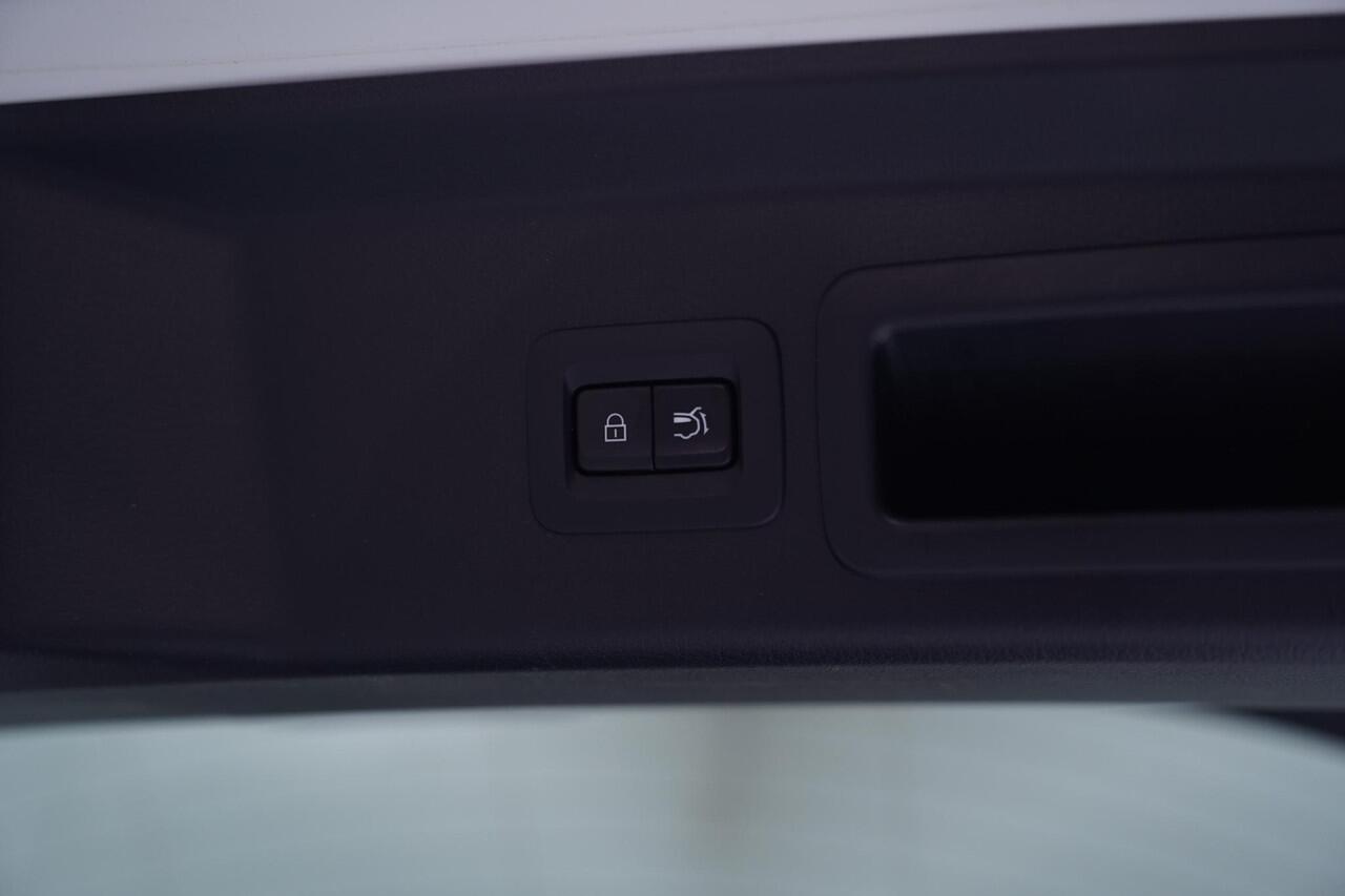 Mazda CX-30 2.0 e-SkyActiv-X M Hybrid Sportive Clima Navi Camera PDC v+a Apple Carplay 1e Eigenaar NAP