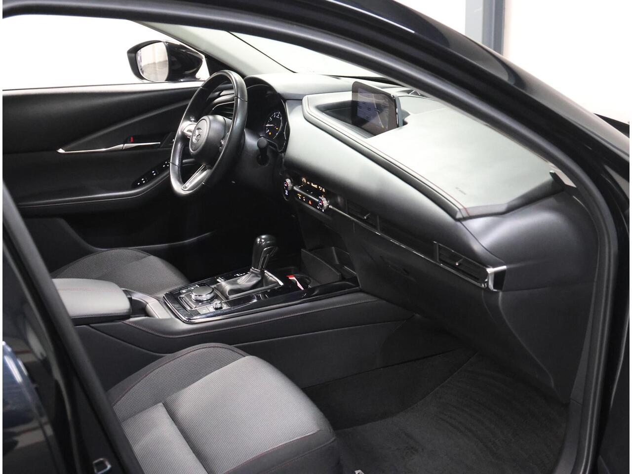 Mazda CX-30 186pk M Hybrid Sportive | 1ste eigenaar | Armsteun | Camera | StuurVerwarming | Adaptieve Cruise Control | Climate Control | Navigatie | Dodehoekdetectie | AUTOMAAT | Elektrische Achterklep | AppleCarplay/AndroidAuto