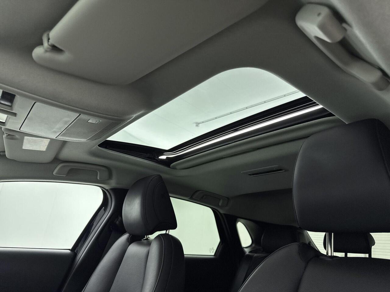 Mazda CX-30 2.0 e-SkyActiv-X M Hybrid Luxury 187PK | Automaat | Schuif-/Kanteldak | 360 Camera | BOSE Audio | Stoel- en Stuurverwarming | Navigatie