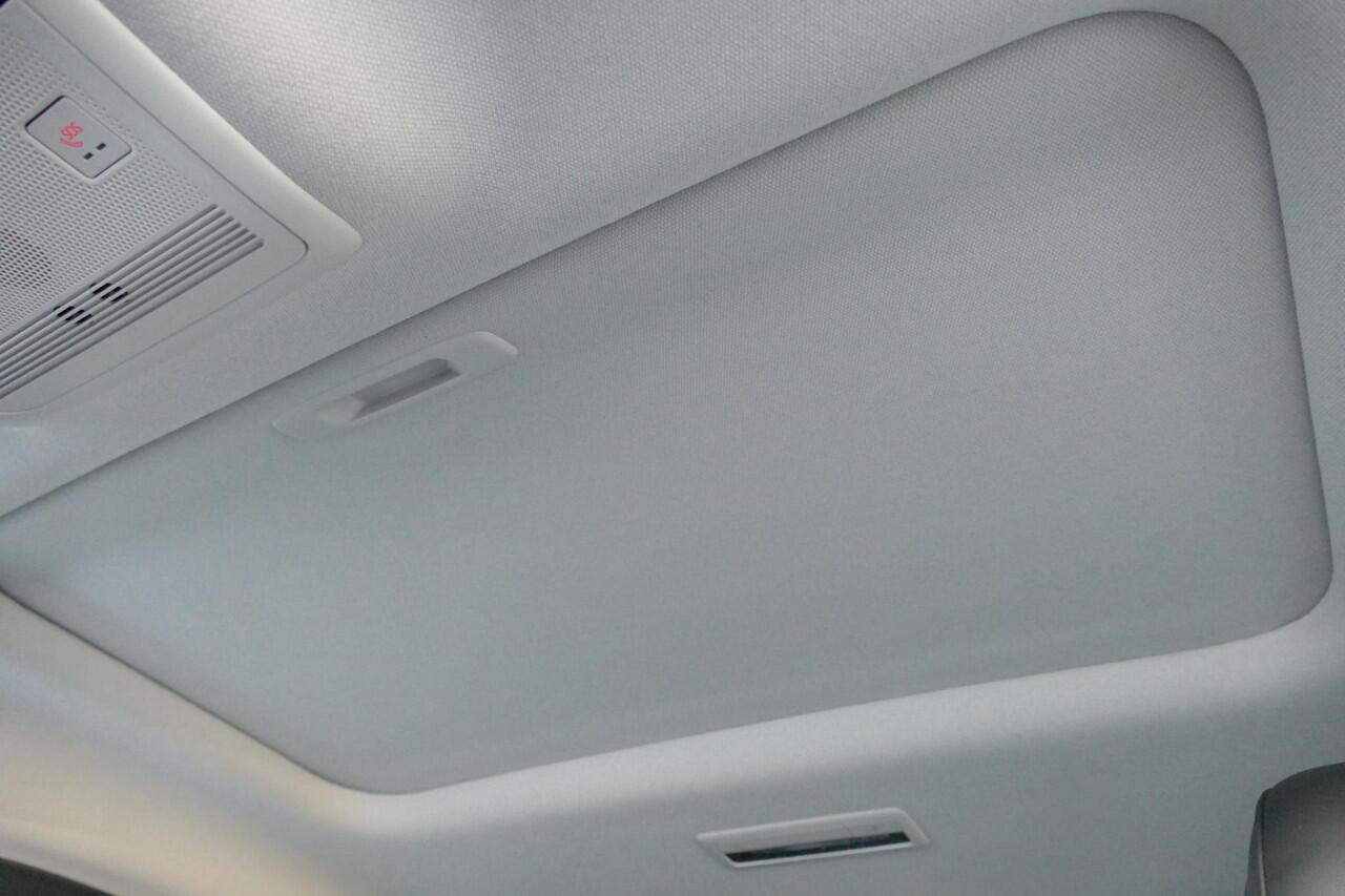 Mazda CX-30 2.0 e-SkyActiv-X M Hybrid Luxury | Schuifkanteldak | I-Activense pakket | Stuurwielverwarming | Rijklaarprijs |