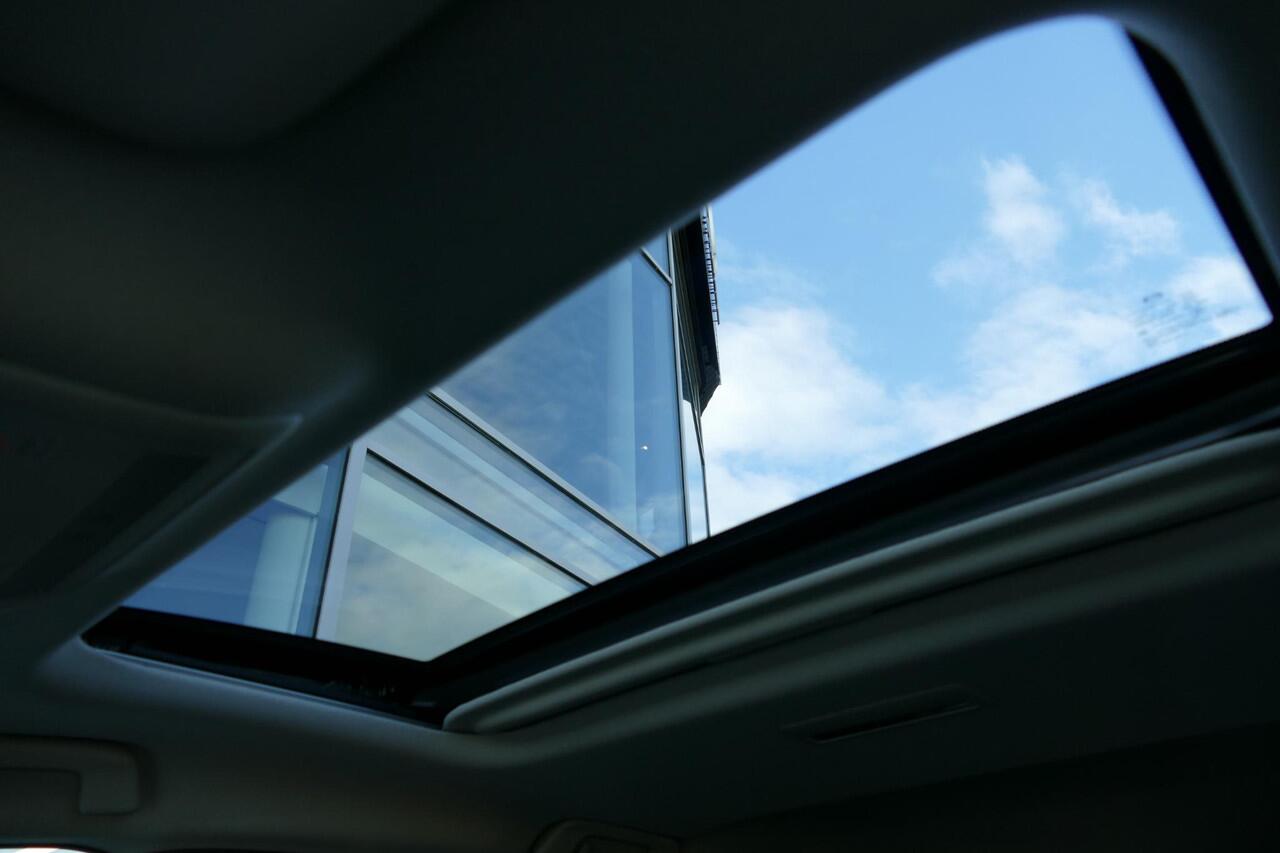 Mazda CX-30 2.0 e-SkyActiv-X M Hybrid Luxury | Schuifkanteldak | I-Activense pakket | Stuurwielverwarming | Rijklaarprijs |