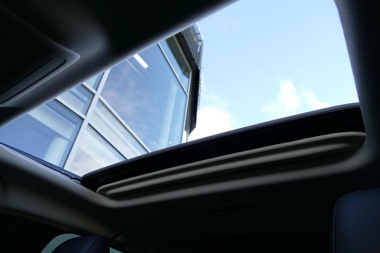 Mazda CX-30 2.0 e-SkyActiv-X M Hybrid Luxury | Schuifkanteldak | I-Activense pakket | Stuurwielverwarming | Rijklaarprijs |