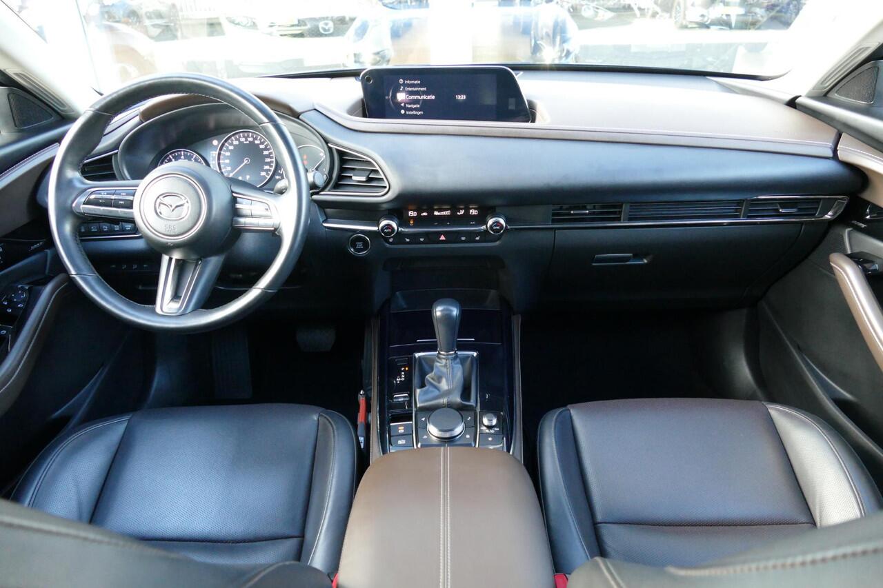 Mazda CX-30 2.0 e-SkyActiv-X M Hybrid Luxury | Schuifkanteldak | I-Activense pakket | Stuurwielverwarming | Rijklaarprijs |