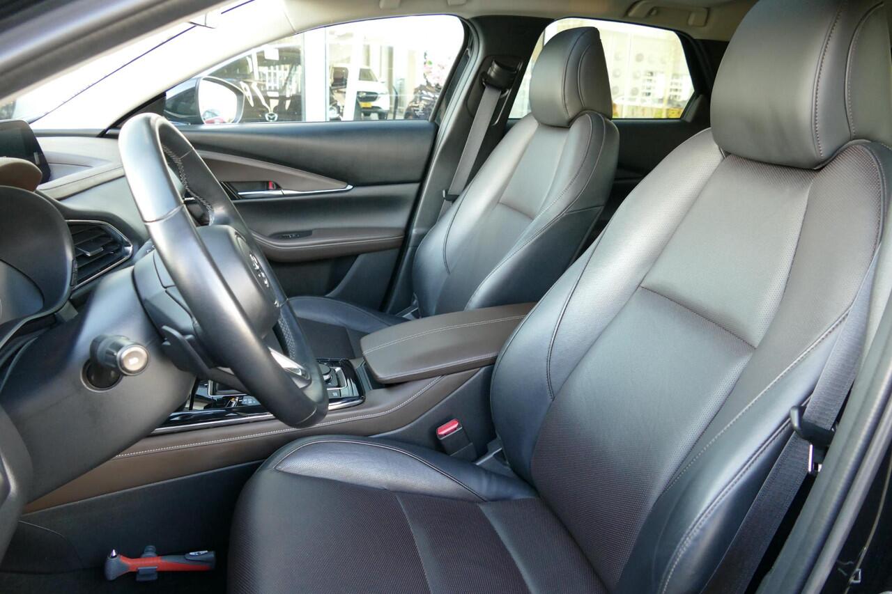 Mazda CX-30 2.0 e-SkyActiv-X M Hybrid Luxury | Schuifkanteldak | I-Activense pakket | Stuurwielverwarming | Rijklaarprijs |