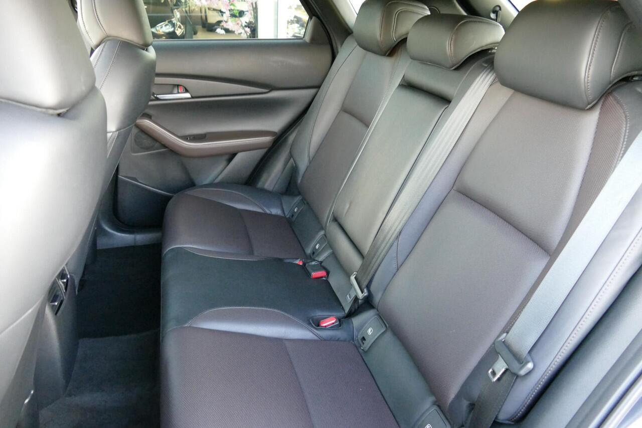 Mazda CX-30 2.0 e-SkyActiv-X M Hybrid Luxury | Schuifkanteldak | I-Activense pakket | Stuurwielverwarming | Rijklaarprijs |