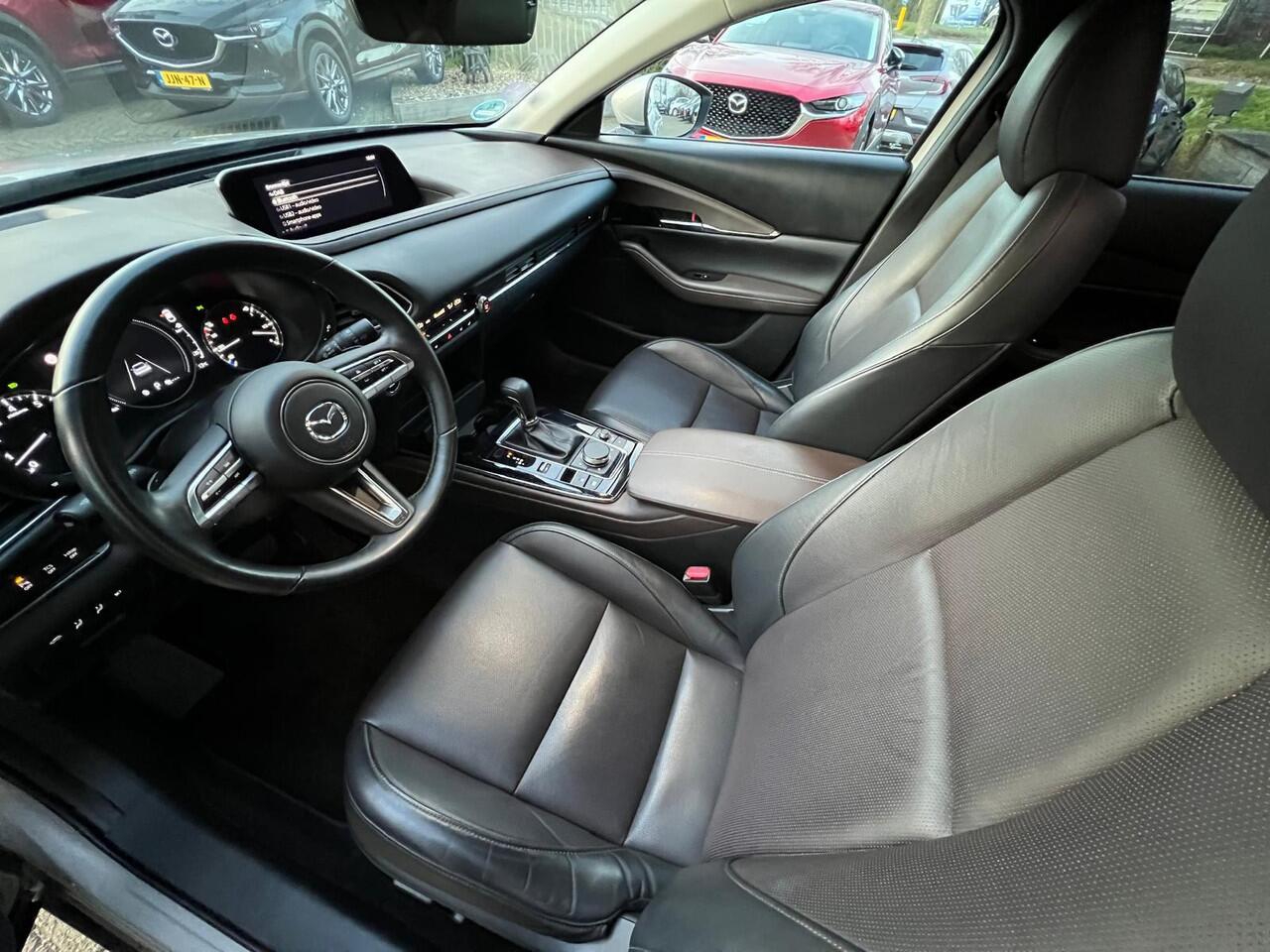 Mazda CX-30 2.0 e-SkyActiv-X M Hybrid Luxury AUTOMAAT | LEDER | Bose AUDIO | EL.A. KLEP | CAMERA | STOEL- en STUUR VERWARMING | APPLE CARPLAY | HEAD-UP DISPLAY | NED. AUTO | GARANTIE t/m 01-2029 |