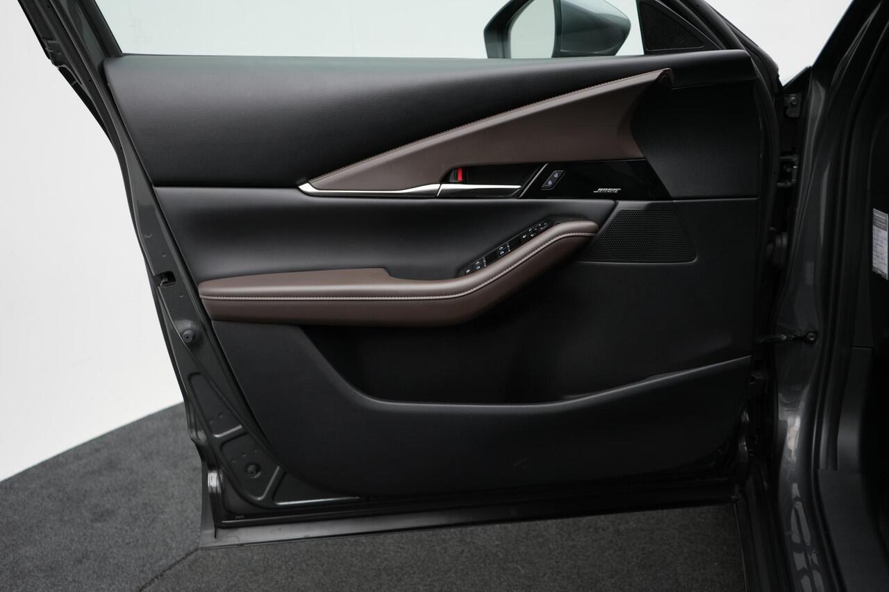 Mazda CX-30 2.0 e-SkyActiv-X Luxury automaat : dealer onderhouden