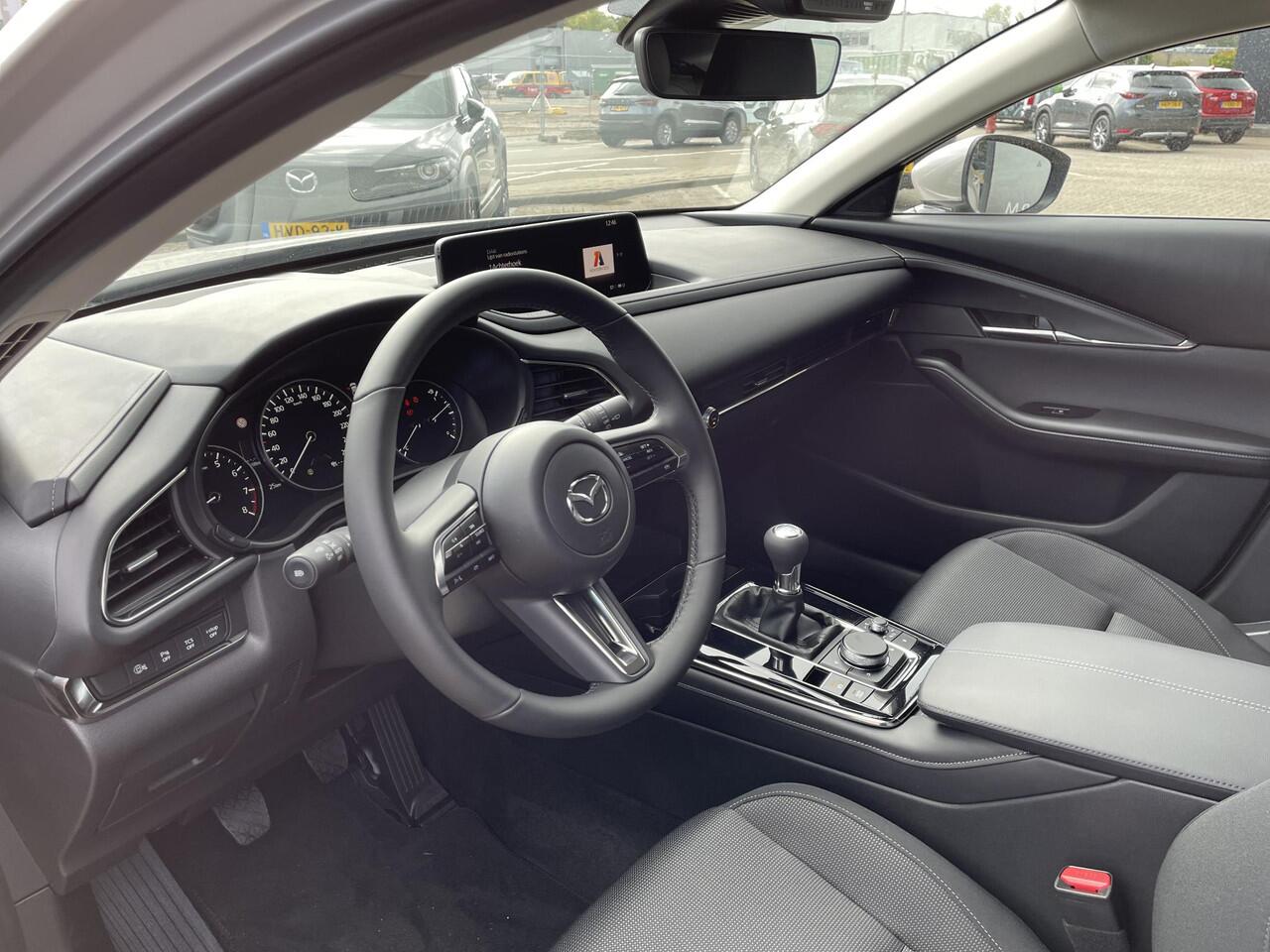Mazda CX-30 2.0 e-SkyActiv-X 186 M Hybrid Centre Line , Demovoordeel ¤ 5.040,-, Adap. Cruise, Clima, Stoelverwarming, Stuurverwarming, LMV 18 Inch, Stoffen bekleding, Camera, PDC, Navi, HUD, Apple Carplay