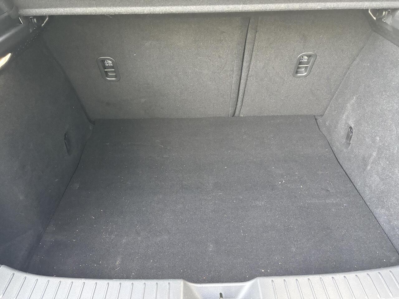 Mazda CX-30 2.5 e-SkyActiv-G M Hybrid Prime-line Navigatie, Apple Carplay / Android Auto, A.Rij-Camera, Cruise Controle Add, Airco, Middenarmsteun, Lichtmetaal.