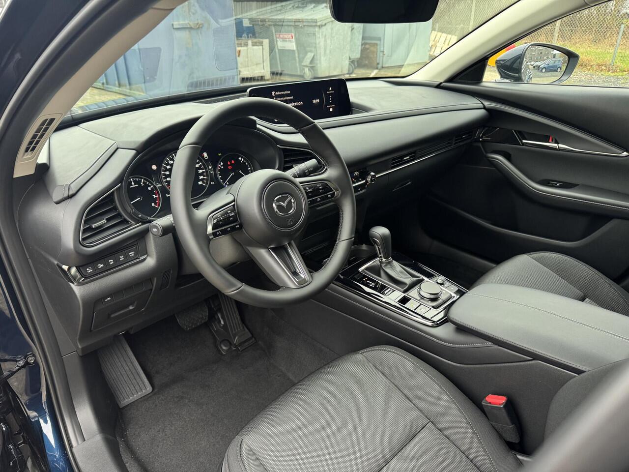 Mazda CX-30 2.5 G M Hybrid Exclusive Business Edition | Bose | 360 camera | Full adaptive LED | Elektrische achterklep | Stoel en stuurverwarming | Navigatie | Adaptieve cruise control | Draadloze applecarplay android auto |