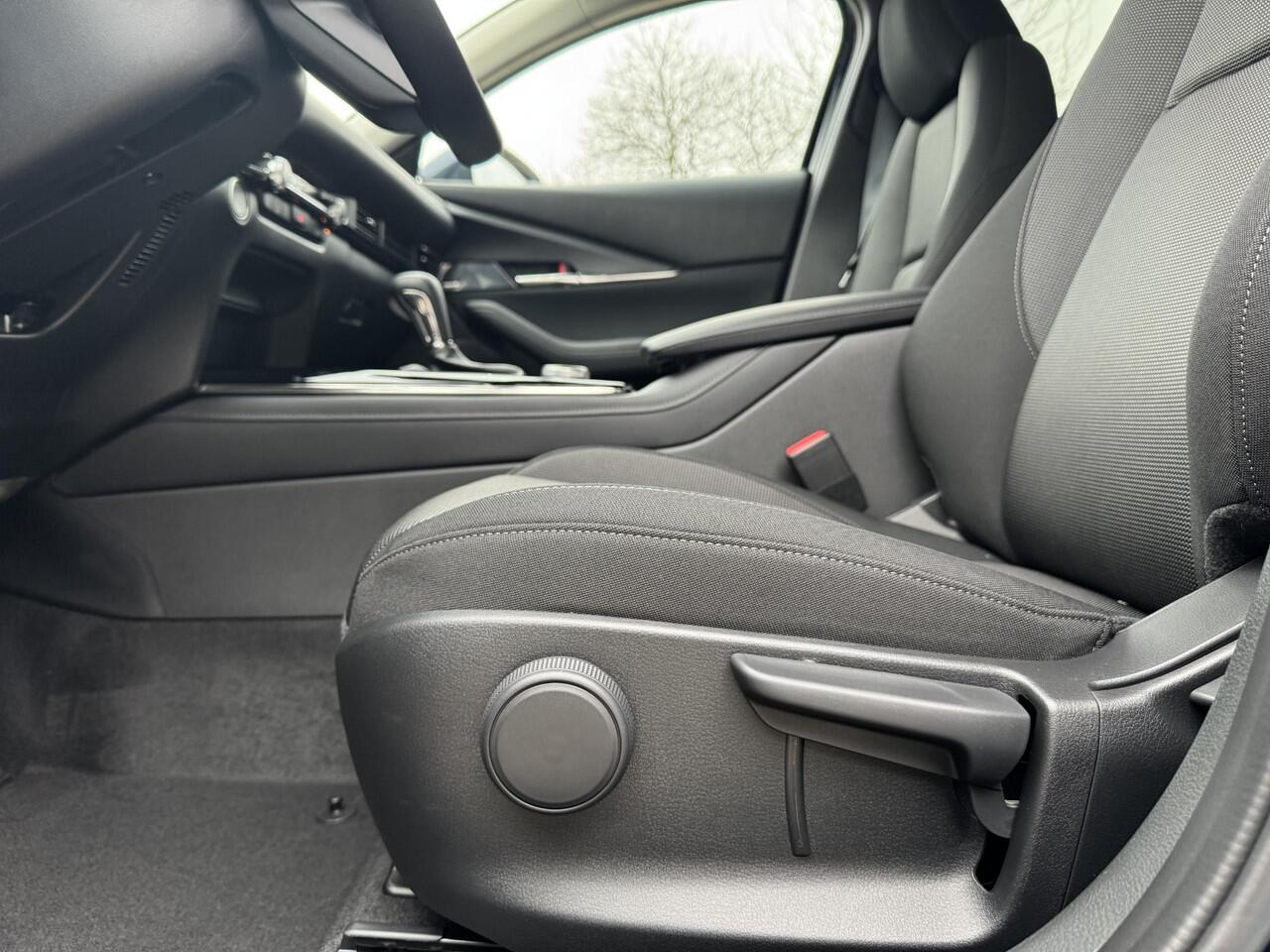 Mazda CX-30 2.5 G M Hybrid Exclusive Business Edition | Bose | 360 camera | Full adaptive LED | Elektrische achterklep | Stoel en stuurverwarming | Navigatie | Adaptieve cruise control | Draadloze applecarplay android auto |