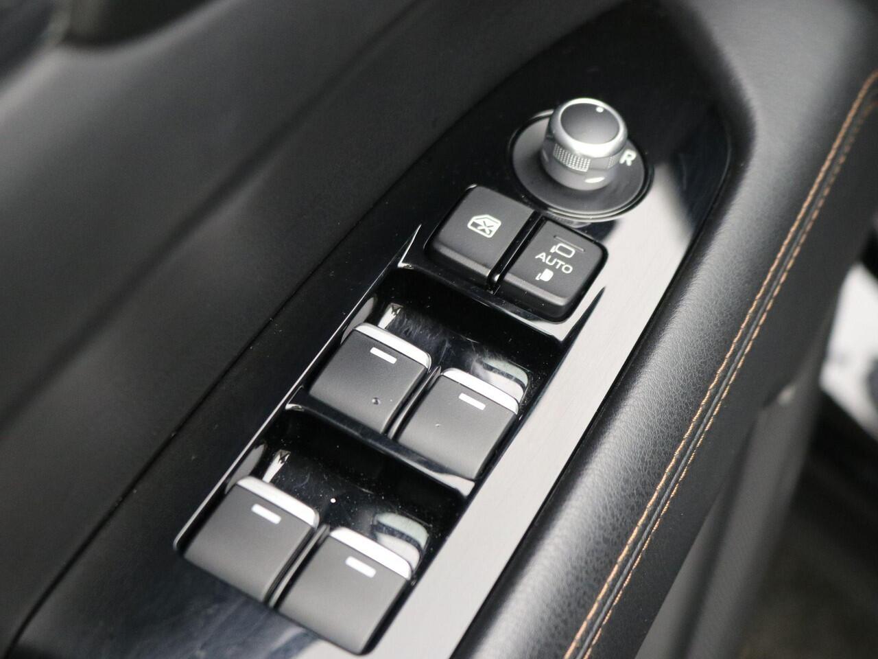 Mazda CX-5 2.5 SkyActiv-G 194PK GT-M 4WD AUTOMAAT / Stoel en Stuur Verwarming / Trekhaak / 2000kg Trekgewicht / Adaptieve Cruise / Elektrische Voorstoelen / Historie Bekend / HUD Display / Navigatie /