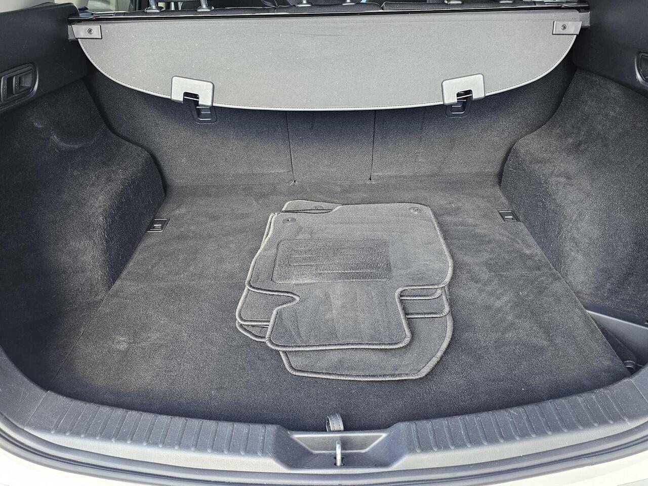 Mazda CX-5 2.5 SkyActiv-G 194 Luxury | Xenon | 19'' velgen | Head-up display | App-voorbereiding | Trekhaak | 2.000 kg trekgewicht | Elektrisch bedienbare achterklep etc.