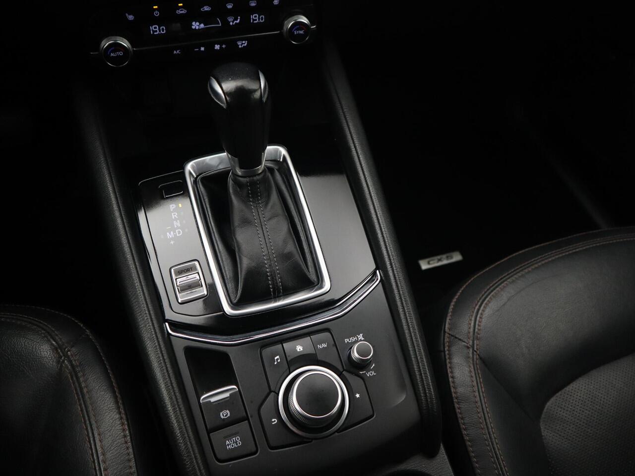 Mazda CX-5 2.0 SkyActiv-G 165 Business Comfort AUTOMAAT / TREKHAAK / BOSE / CARPLAY / FULL LED / LEDER / STOELVERW / STUURVERW / NL-AUTO