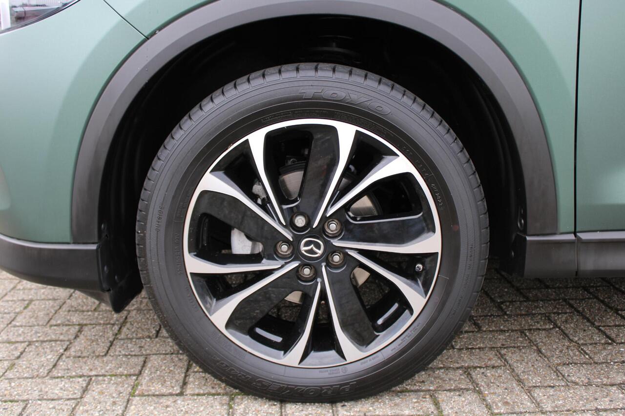 Mazda CX-5 2.0 e-SkyActiv-G M Hybrid 165 Exclusive-Line+Com.P , Automaat, Matte Metallic Pine Green gewrapped, Black Comfort Pack, Navi, Adap.Cruise, Clima, Apple Carplay, 360 Camera, PDC, HUD, Stuur/Stoelverwarming, 19" LMV