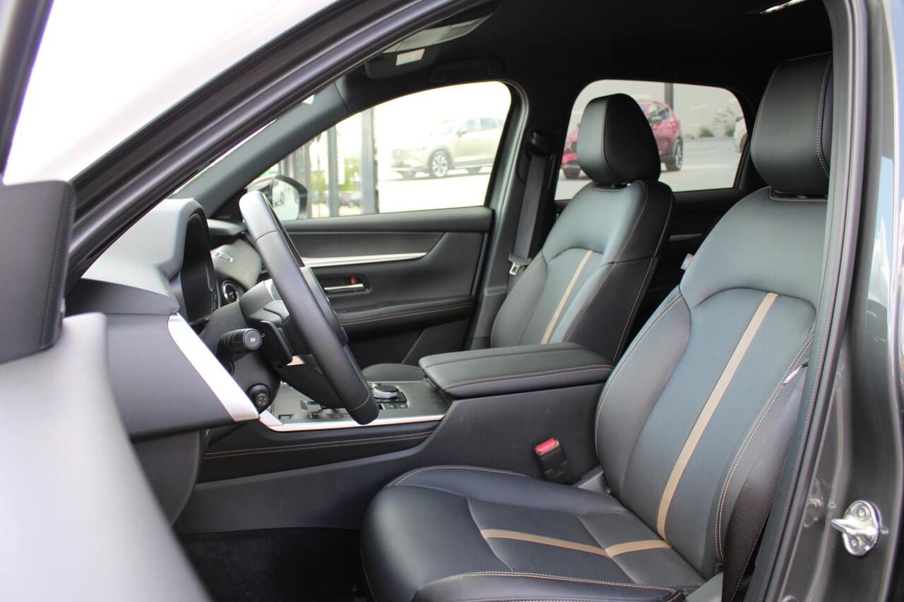 Mazda CX-60 2.5 e-SkyActiv PHEV Homura Business Edition , Demovoordeel ¤ 8.690,-, Klasse 3 Alarm, CS Pack, DA Pack, Leder, 360 Camera, Bose, Adap Cruise, LMV 20 Inch