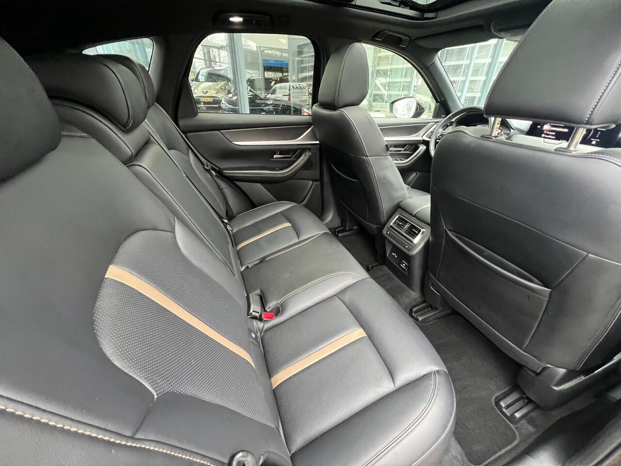 Mazda CX-60 2.5 e-SkyActiv PHEV Homura Plus AUTOMAAT | PLUG-IN HYBRID | MEEST LUXE UITVOERING | PANORAMADAK | 2500kg TREKGEWICHT | AWD | 327pk | 6JR GARANTIE 5/2031 |