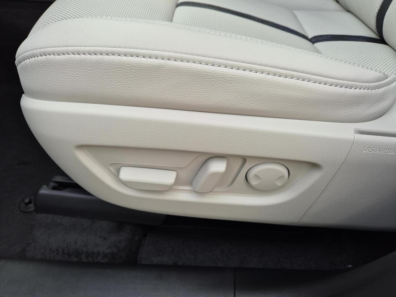 Mazda CX-80 2.5 e-SkyActiv PHEV Takumi Plus | 6 persoons | Panoramadak | 360 Camera | Adaptieve cruise control | Bose | 7 Persoons |