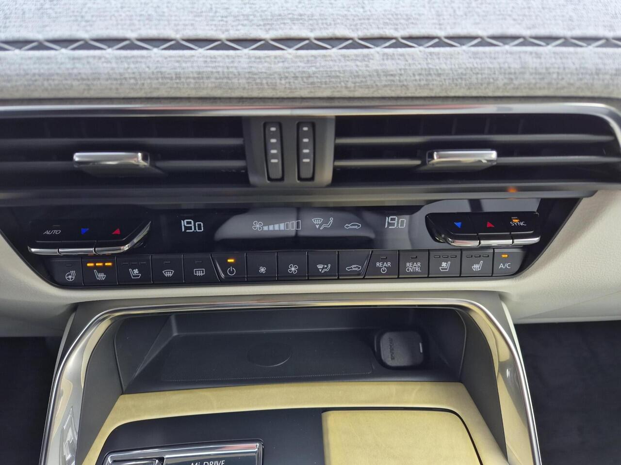 Mazda CX-80 2.5 e-SkyActiv PHEV Takumi Plus | 6 persoons | Panoramadak | 360 Camera | Adaptieve cruise control | Bose | 7 Persoons |