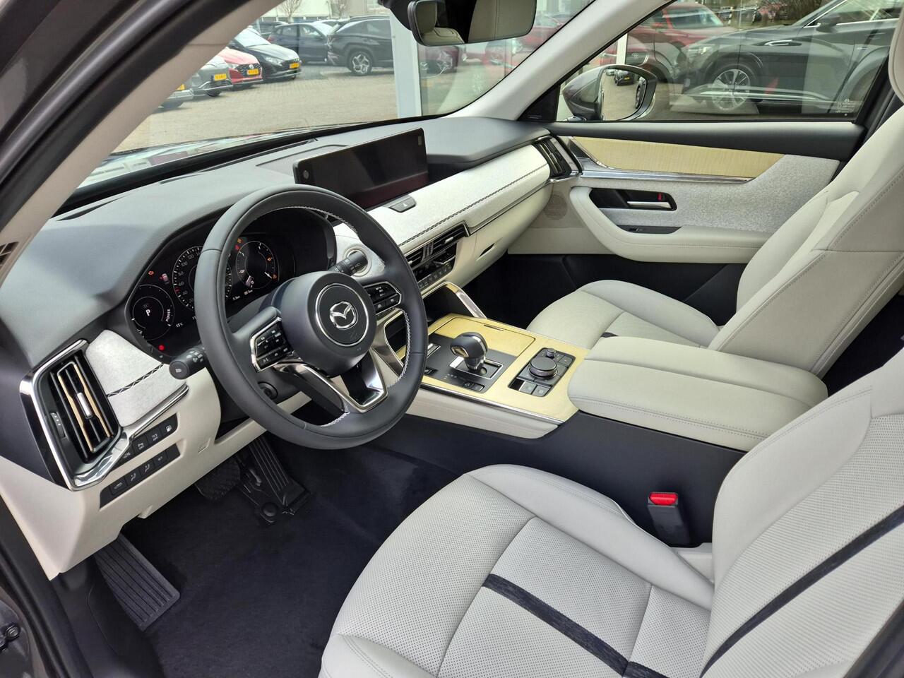 Mazda CX-80 2.5 e-SkyActiv PHEV Takumi Plus | 6 persoons | Panoramadak | 360 Camera | Adaptieve cruise control | Bose | 7 Persoons |