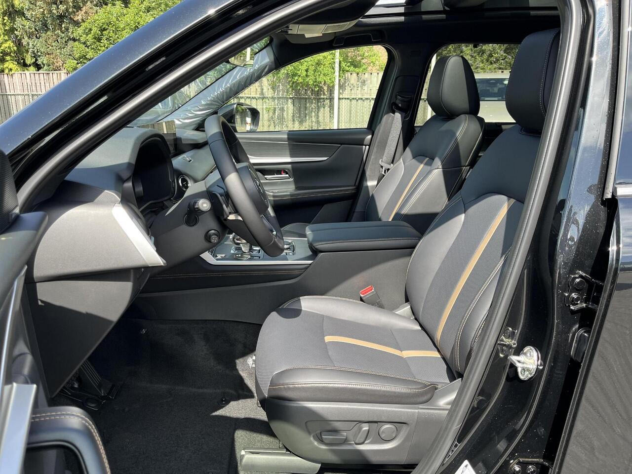 Mazda CX-80 2.5 e-SkyActiv PHEV Homura Plus | elektrisch glazen panorama-dak | 7 persoons | Direct leverbaar!