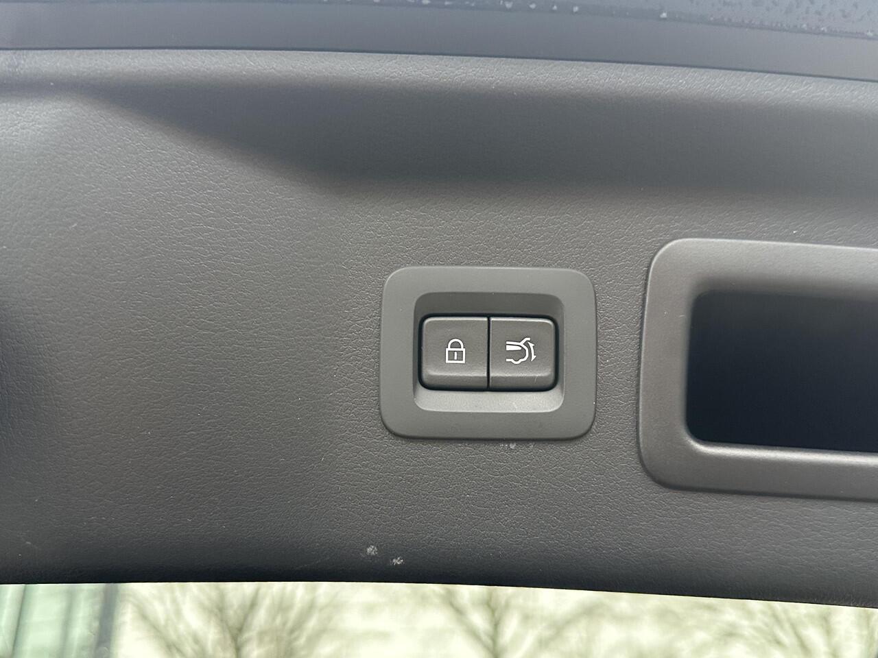 Mazda CX-80 2.5 e-SkyActiv PHEV Homura Plus VAN: ¤59.900,- VOOR: ¤55.877,- UW EINDEJAARSVOORDEEL: ¤4.023,- 3 FASE | MEGA VOL! | 7 PERSOONS | 6jr fabrieks garantie!