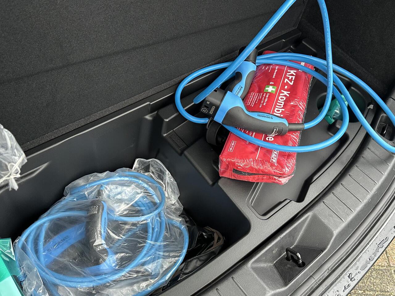 Mazda CX-80 2.5 e-SkyActiv PHEV Homura Plus VAN: ¤59.900,- VOOR: ¤55.877,- UW EINDEJAARSVOORDEEL: ¤4.023,- 3 FASE | MEGA VOL! | 7 PERSOONS | 6jr fabrieks garantie!