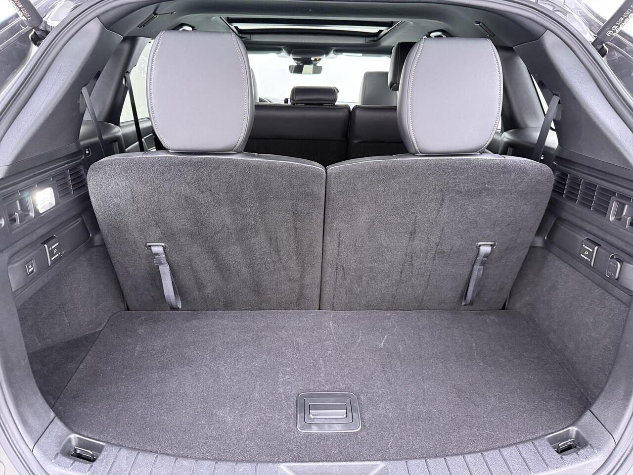 Mazda CX-80 2.5 e-SkyActiv PHEV Homura Plus 6p. VAN ¤ 59.900,- VOOR ¤ 53.899,- UW LENTEVOORDEEL ¤6.001,-! |7 PERSOONS| ELEK. ACHTERKLEP | PANO| HEAD-UP | DODE HOEK| ADAPTIVE. CRUISE | ACHTERBANK VERWARMD |BOSE | SUPER COMPLEET!