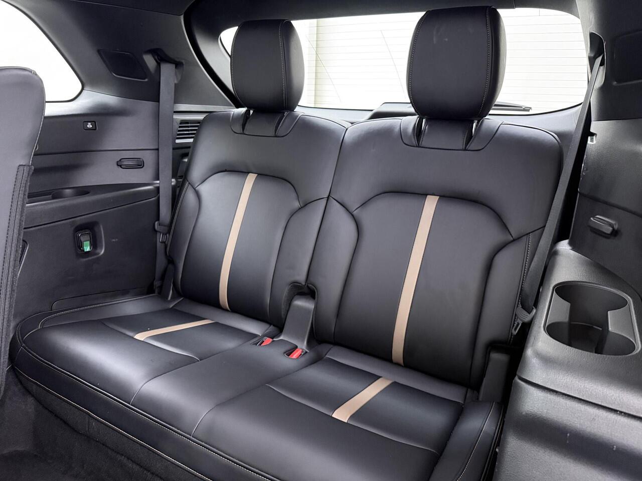 Mazda CX-80 2.5 e-SkyActiv PHEV Homura Plus 6p. VAN ¤ 59.900,- VOOR ¤ 53.899,- UW LENTEVOORDEEL ¤6.001,-! |7 PERSOONS| ELEK. ACHTERKLEP | PANO| HEAD-UP | DODE HOEK| ADAPTIVE. CRUISE | ACHTERBANK VERWARMD |BOSE | SUPER COMPLEET!