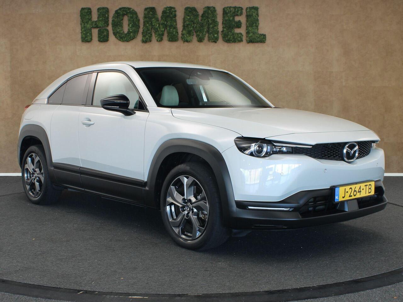 Mazda MX-30 e-SkyActiv 145 First Edition 36 kWh - SOH 94.6%! - ORIGINEEL NEDERLANDSE AUTO - ADAPTIEVE CRUISE CONTROL - APPLE CARPLAY/ANDROID AUTO - DODEHOEKDETECTIE - NAVIGATIE - HEAD UP DISPLAY - EXTRA GETINT GLAS - CLIMATE CONTROL - STOELVERWARMING VOORZIJDE -