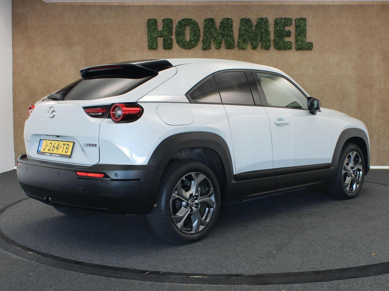 Mazda MX-30 e-SkyActiv 145 First Edition 36 kWh - SOH 94.6%! - ORIGINEEL NEDERLANDSE AUTO - ADAPTIEVE CRUISE CONTROL - APPLE CARPLAY/ANDROID AUTO - DODEHOEKDETECTIE - NAVIGATIE - HEAD UP DISPLAY - EXTRA GETINT GLAS - CLIMATE CONTROL - STOELVERWARMING VOORZIJDE -