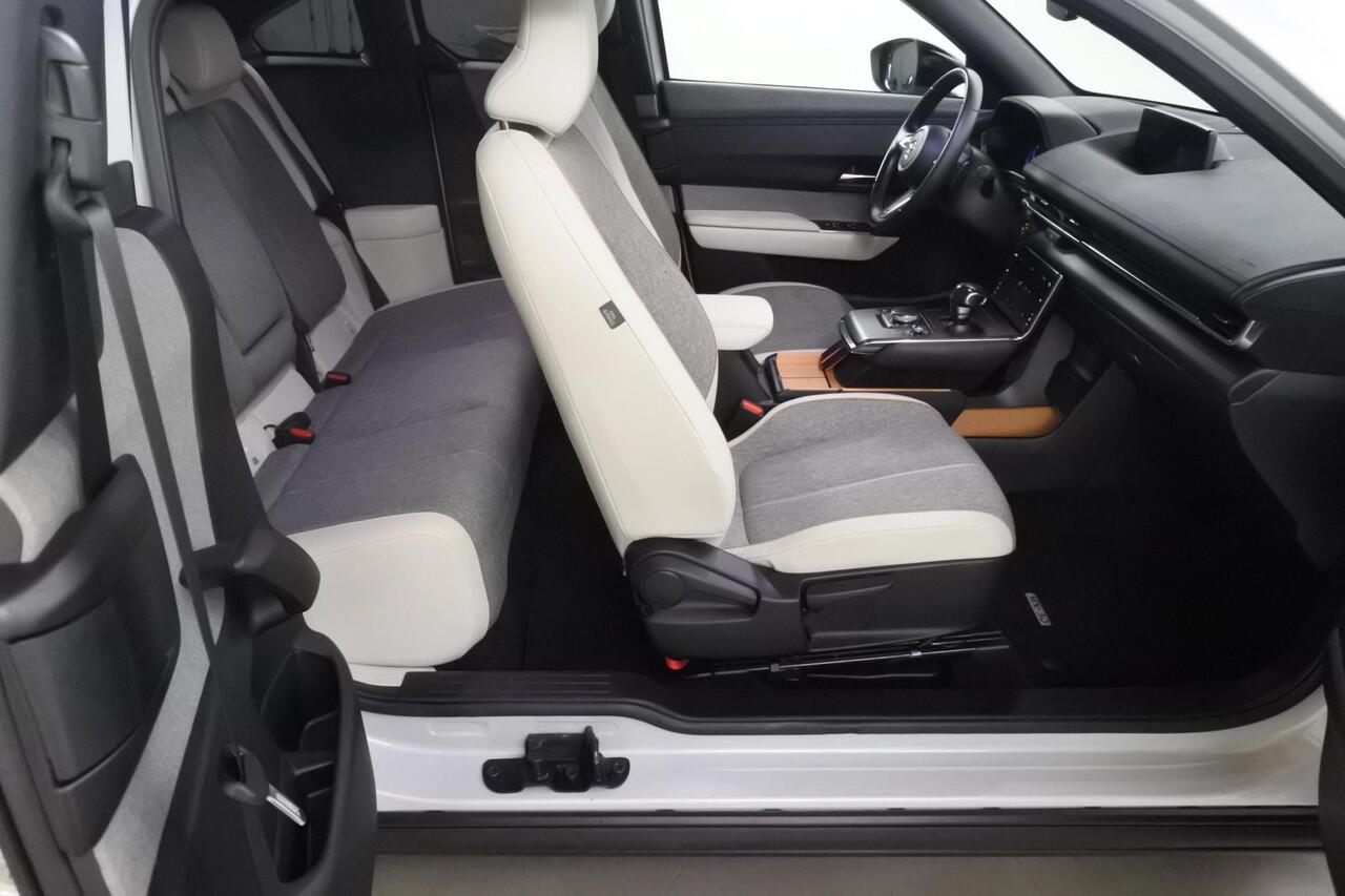 Mazda MX-30 145pk First Edition 36 kWh SOH 95% 100% Dealer onderhouden